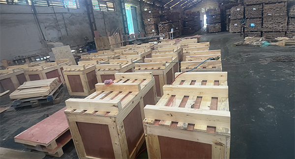 <B>PALLET GỖ</b>